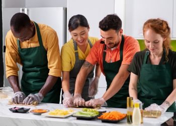 lifestyle-people-learning-make-sushi